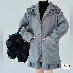 Lapel neck bow front single breasted blazer and pleated skirt set